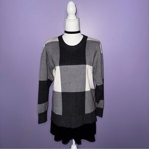 NEW Tahari Gray and White Checkered Sweater